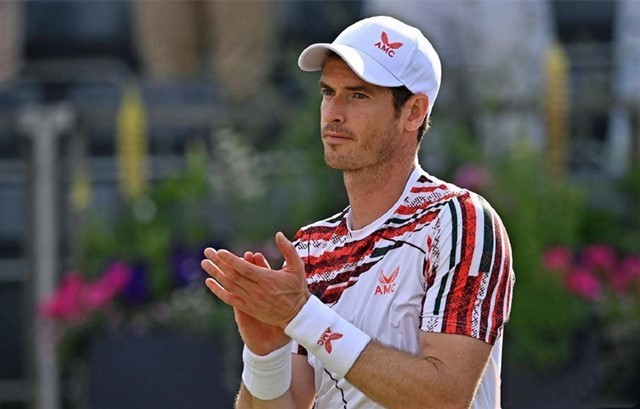 球迷们翘首 球迷们翘首