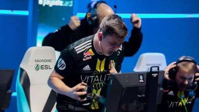 他不断与队 他不断与队